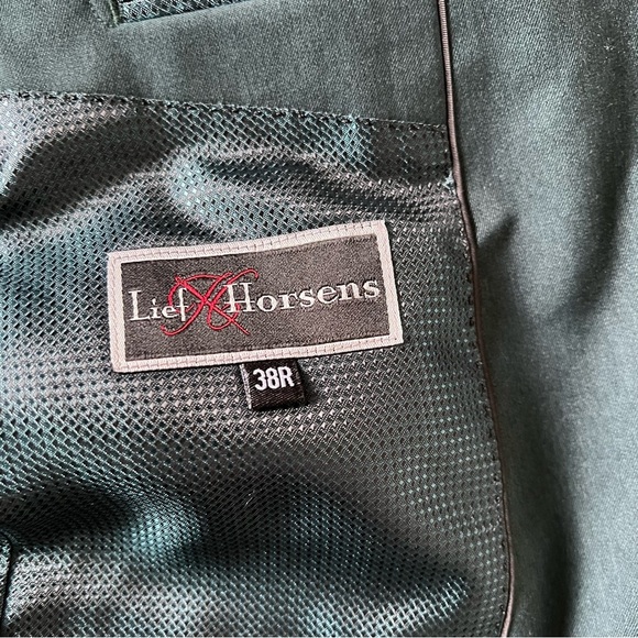 Elegant Green Two-Piece Suit with Notch Lapel - Picture 4 of 12